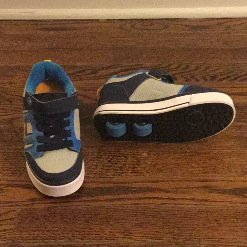 NWOT Heelys boys light-up skate sneakers!